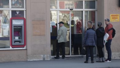 Photo of Počela isplata martovskih penzija, gužve pred bankama