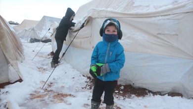 Photo of Snijeg uništio mnoge šatore u izbjegličkim kampovima na sjeveru Sirije