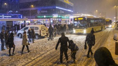 Photo of Turkiye: Iznenadni proljetni snijeg otežava saobraćaj u Istanbulu