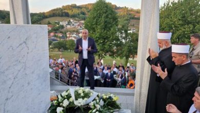 Photo of Ministar Osmanović odao počast heroju Izetu Naniću