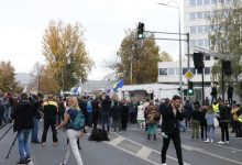 Photo of Obustava saobraćaja zbog održavanja mirnih protesta ispred zgrade OHR-a