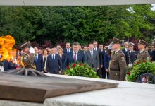 Photo of Hrvatska obilježava Dan državnosti: Zvaničnici položili cvijeće kod Spomenika domovini