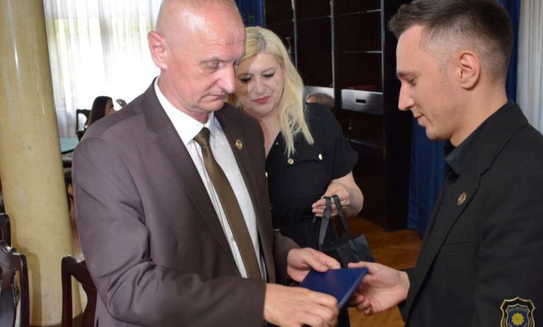 Dodijeljena prizanja i nagrade zaslužnim pojedincima u FMUP-u i FUP-u ...