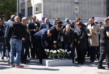 Photo of DNEVNIK TVSA/Delegacija  RS-a odala počast poginulim pripadnicima JNA u nekadašnjoj Dobrovoljačkoj ulici
