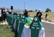 Photo of Nekoliko hiljada vjernika klanjalo dženazu namaz žrtvama zločina počinjenog u Žuljima