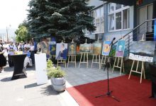 Photo of Izložba radova učenika Srednje škole primijenjenih umjetnosti i ALU Sarajevo na Obali Maka Dizdara