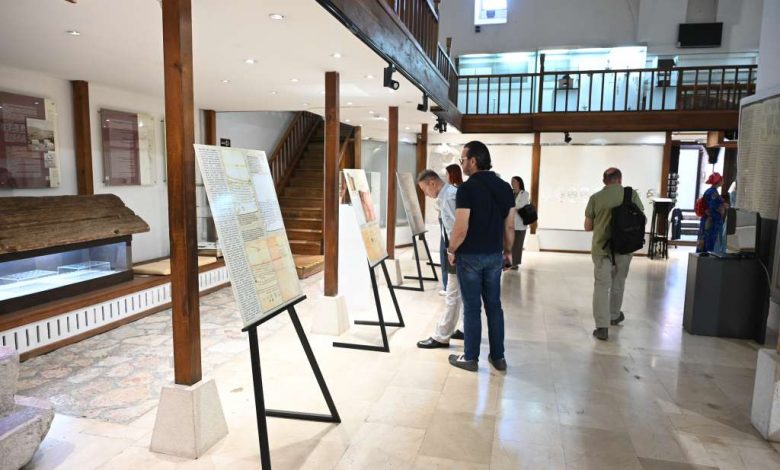 Otvorena izložba ‘Ženski glasovi’, priče o nepoznatim i poznatim ženama Sarajeva i BIH