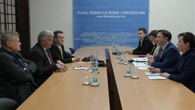 Photo of Hasičević s predstavnicima Obrtničke komore FBiH o formiranju udruženja malih trgovaca